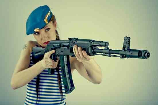 Российские женщины будут служить в армии