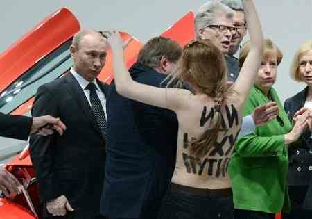 Путину понравились грудастые участницы Femen